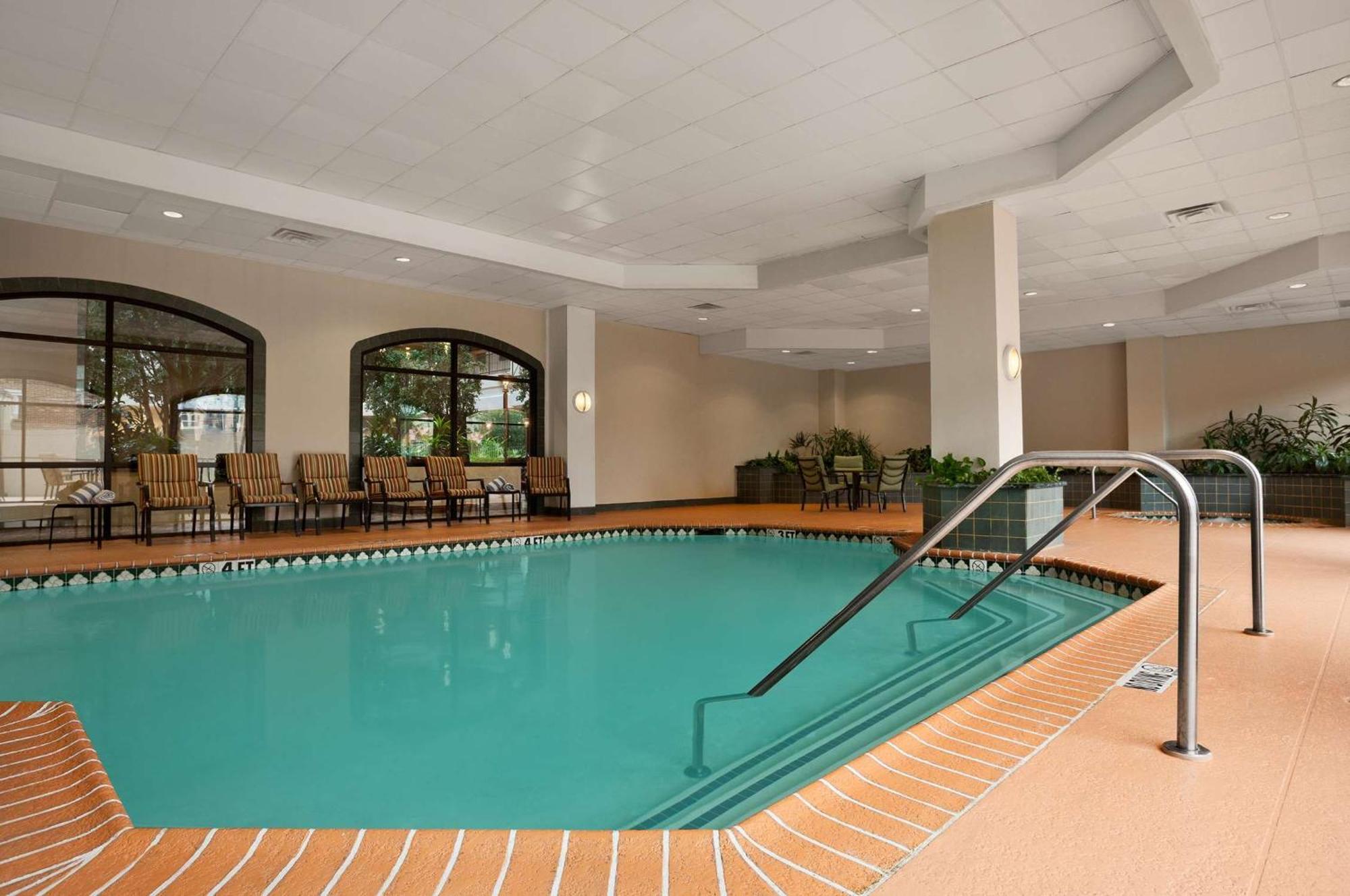 Embassy Suites By Hilton Dallas Near The Galleria Eksteriør bilde