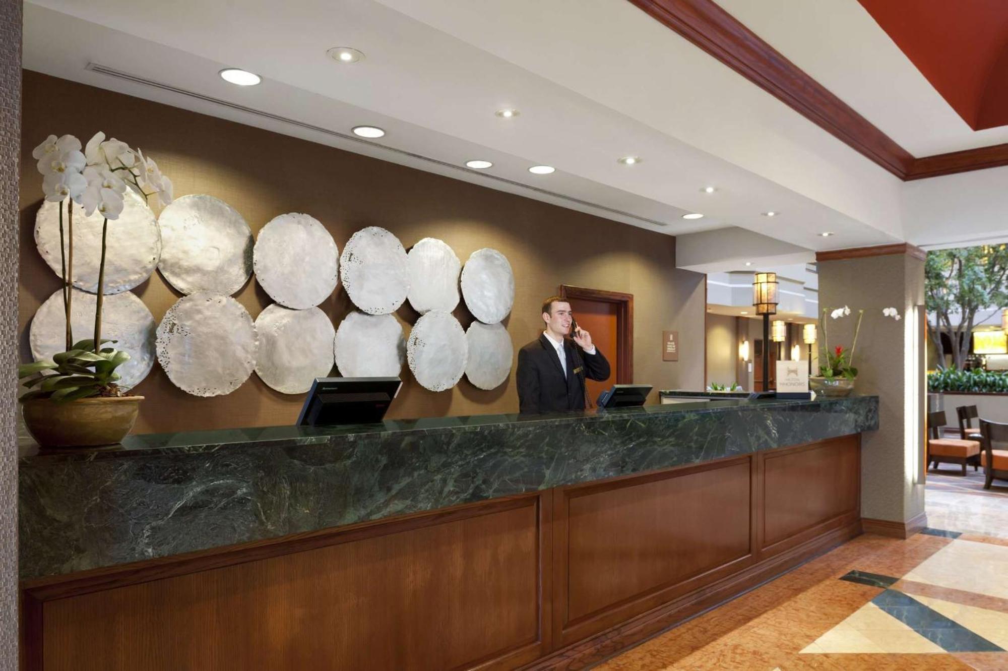 Embassy Suites By Hilton Dallas Near The Galleria Eksteriør bilde