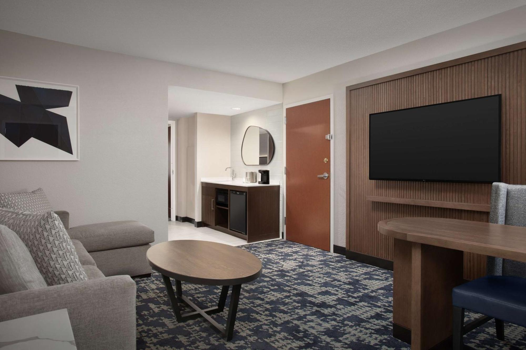 Embassy Suites By Hilton Dallas Near The Galleria Eksteriør bilde